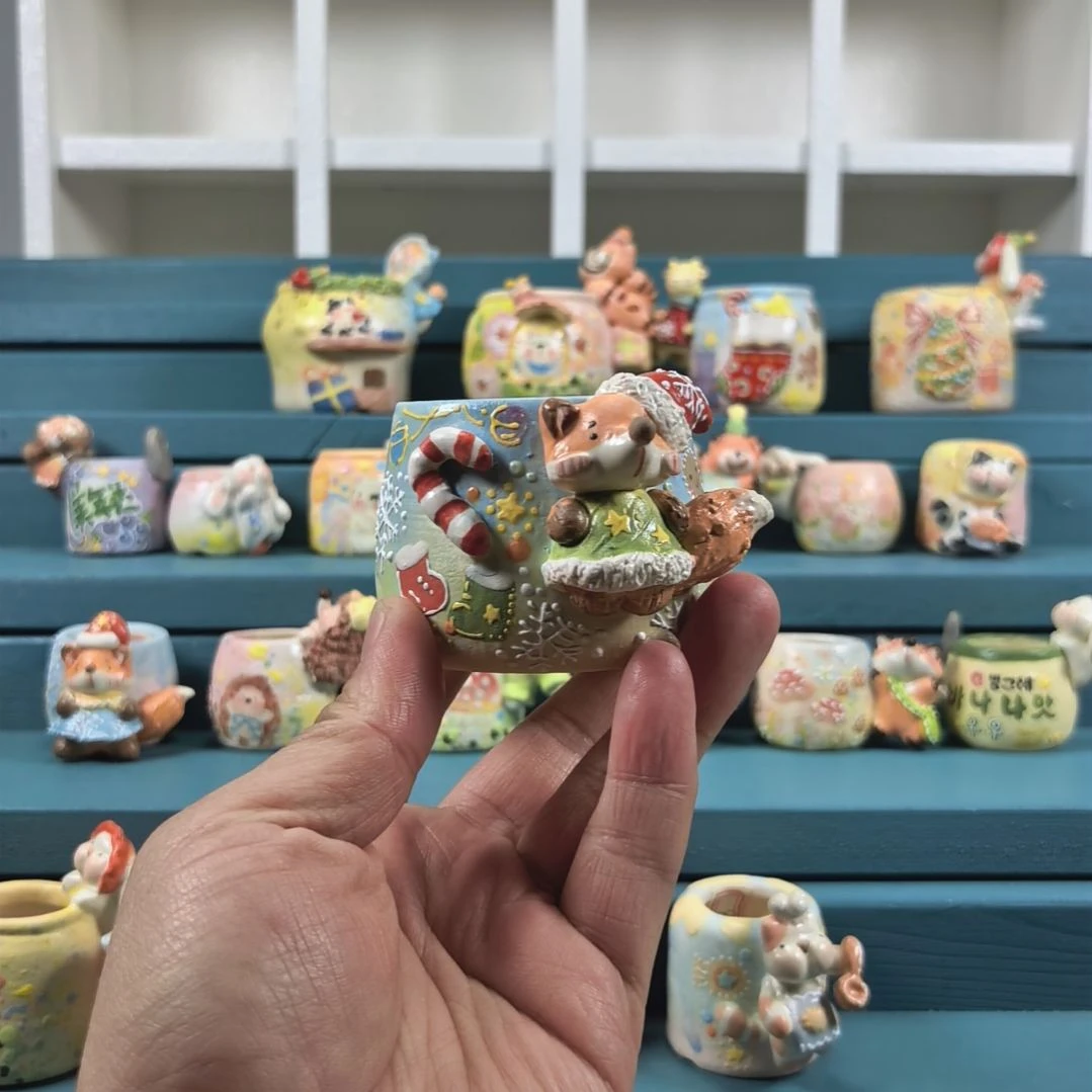 小***气绿色裙子小狐狸 手绘多肉花盆