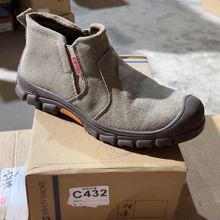 编码432号。42码微瑕防砸防刺劳保鞋