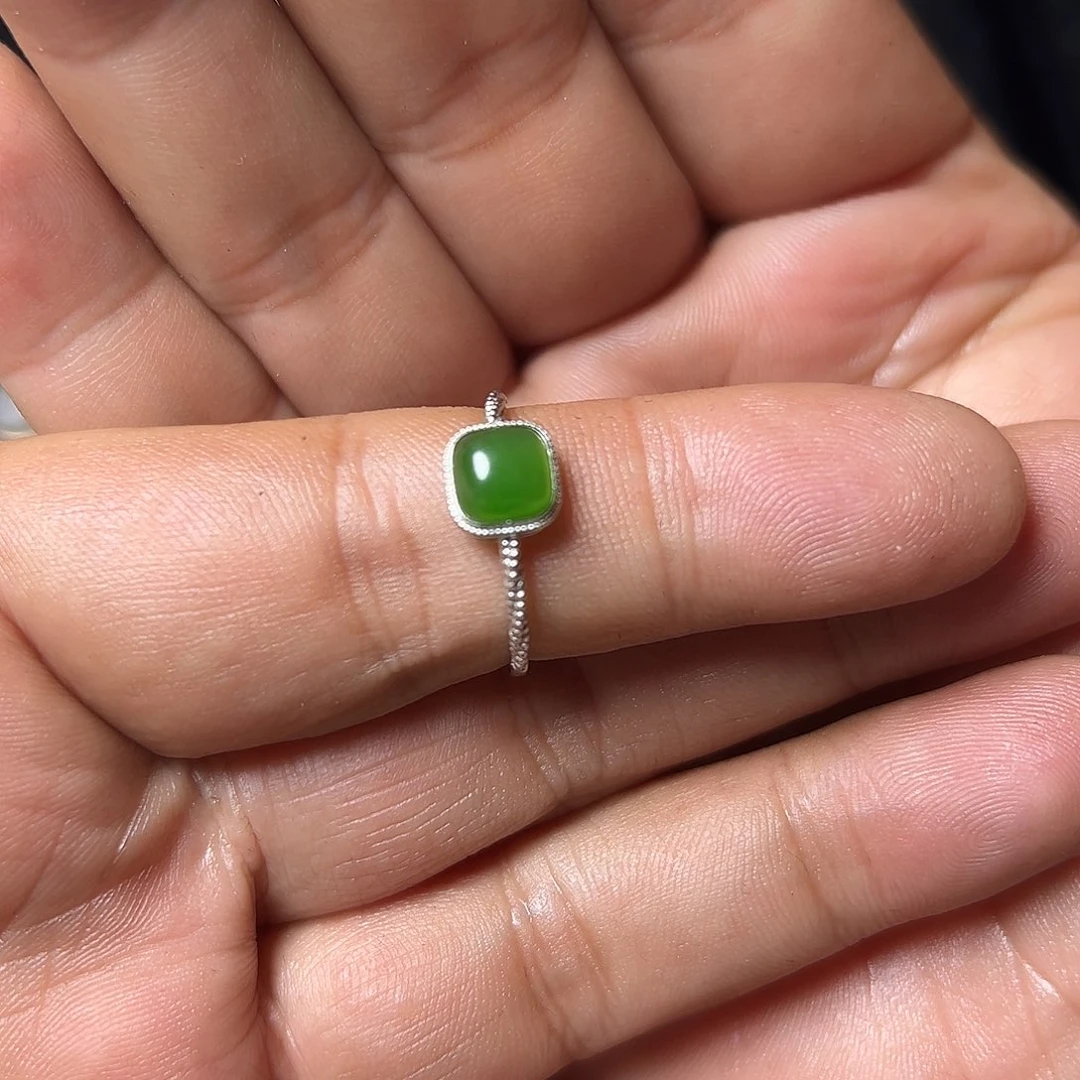 悠***呀和田玉银S925镶嵌耳饰