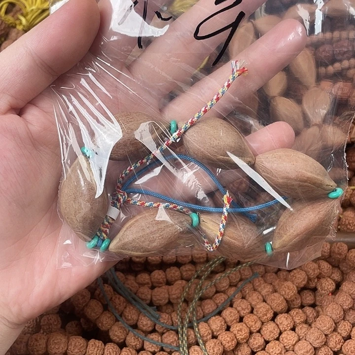 木***辛橄榄核吊坠红核20左右木辛