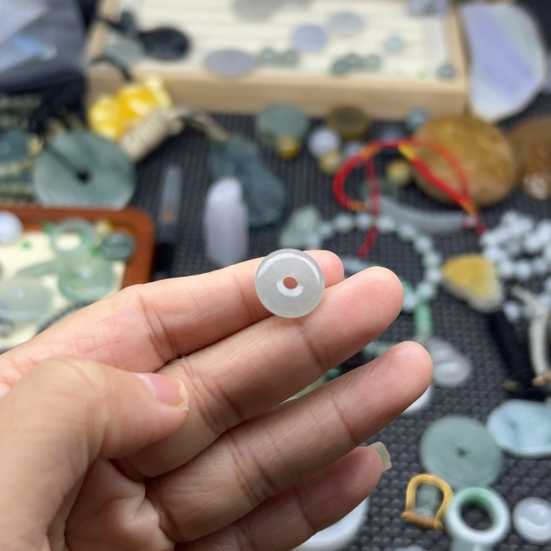 颈饰未镶嵌翡翠扣子