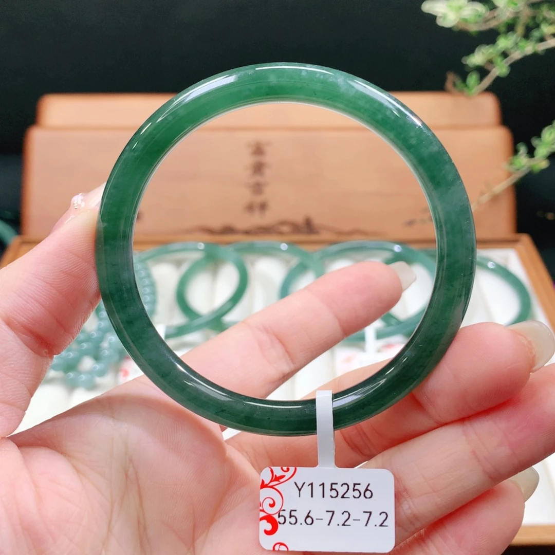 翡翠手镯未镶嵌天然