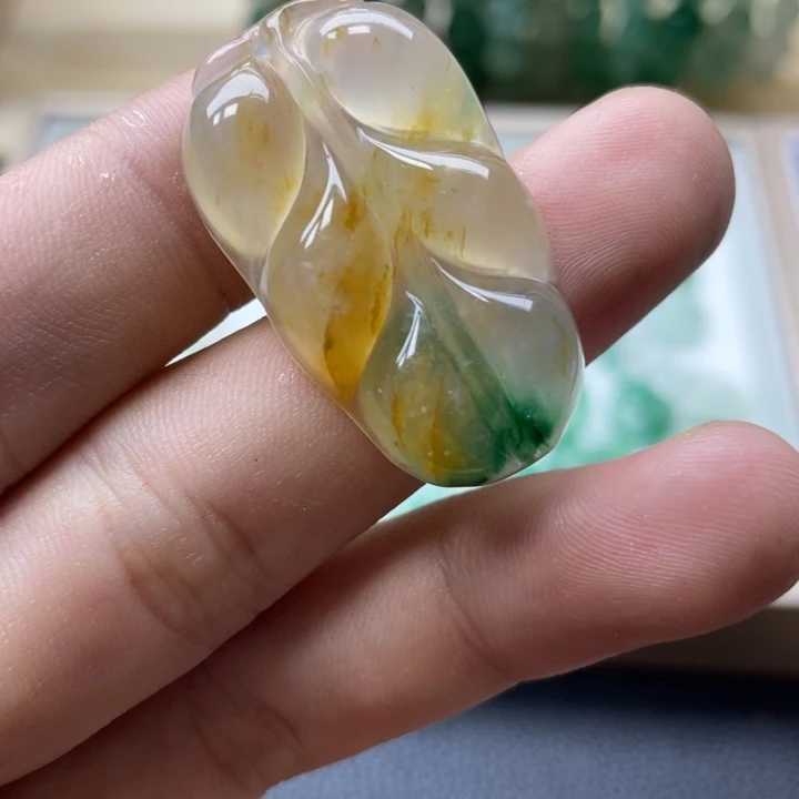 石英质玉未镶嵌颈饰?*槿