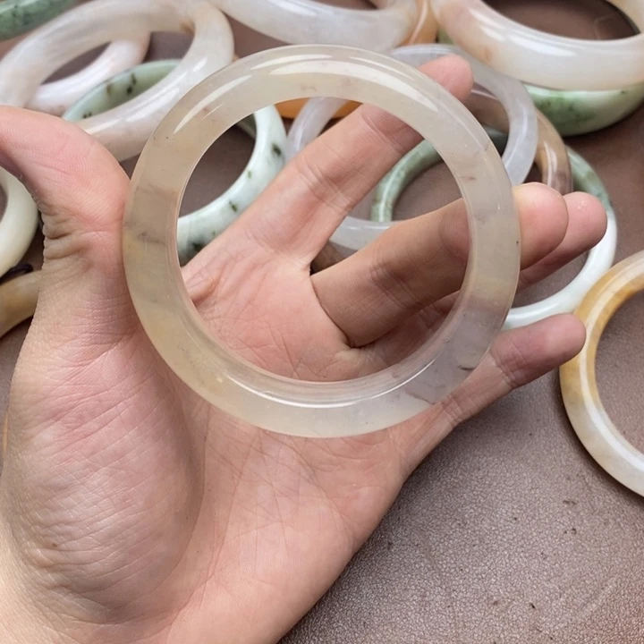 真****石英质玉未镶嵌手镯