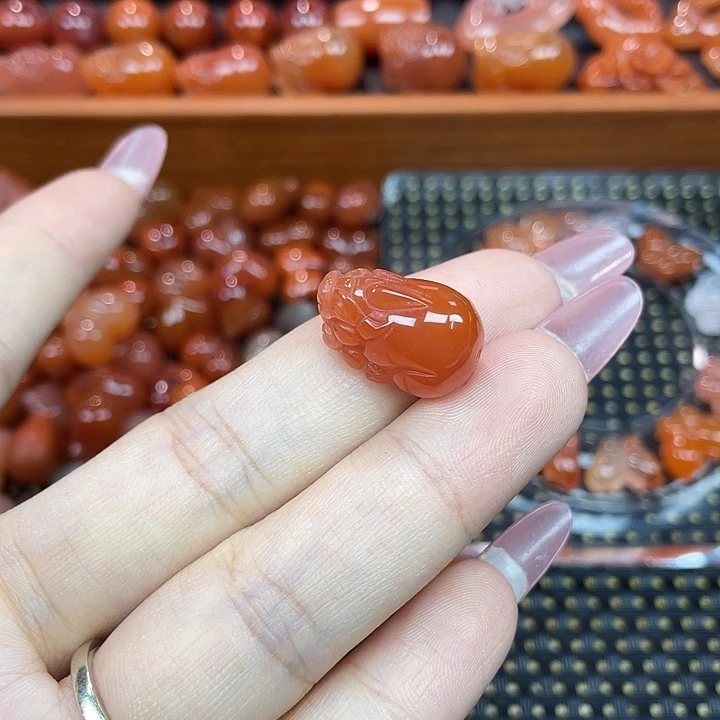 南红玛瑙未镶嵌颈饰貔貅