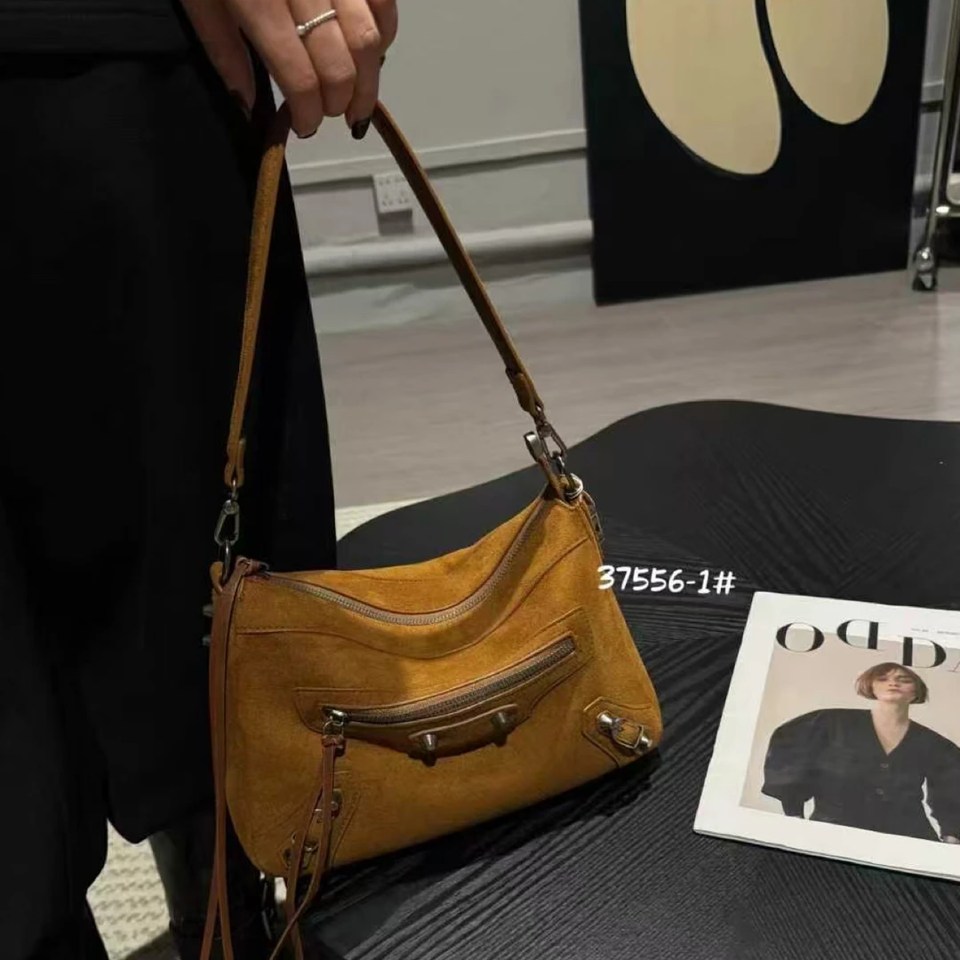 棕色秋冬新款机车包（双肩带）