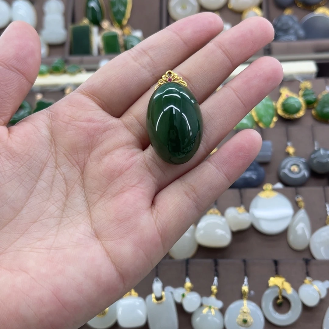 和田玉18K金镶嵌吊坠(赠链)
