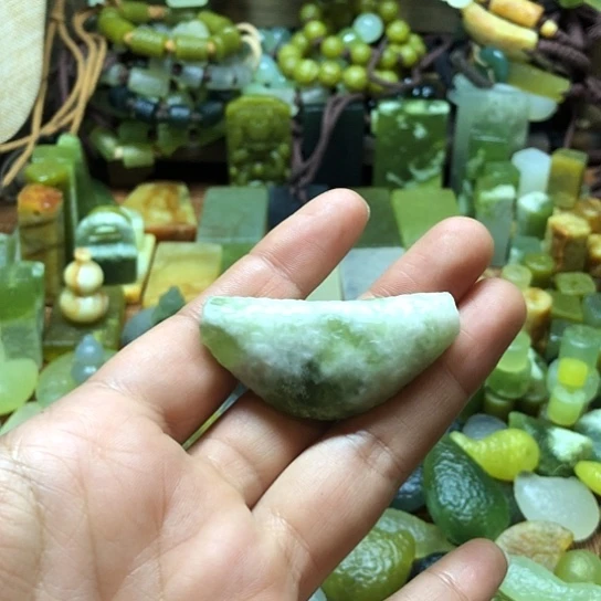 未镶嵌岫玉吊坠岫