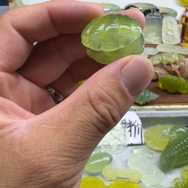 未镶嵌蛇纹石玉颈饰