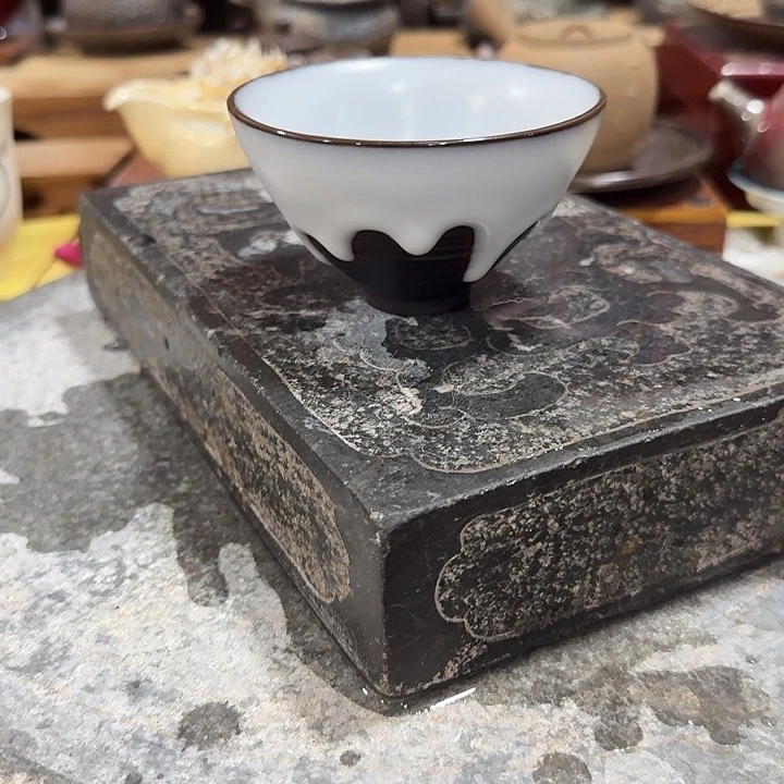 主人杯一个，瓷。。主人