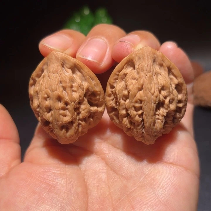 文玩核桃吊坠文玩核桃吊坠金三角35
