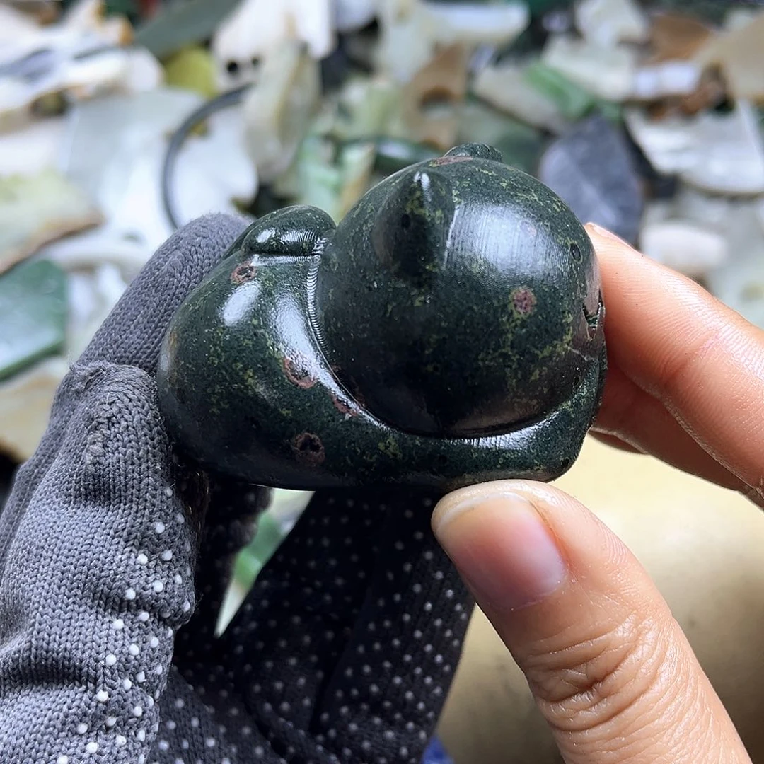 颈饰未镶嵌石英质玉