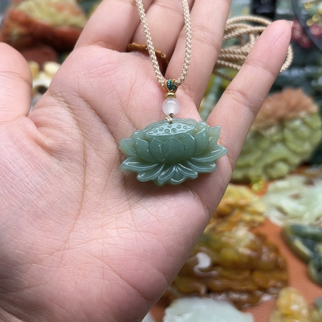 蛇纹石玉未镶嵌吊坠