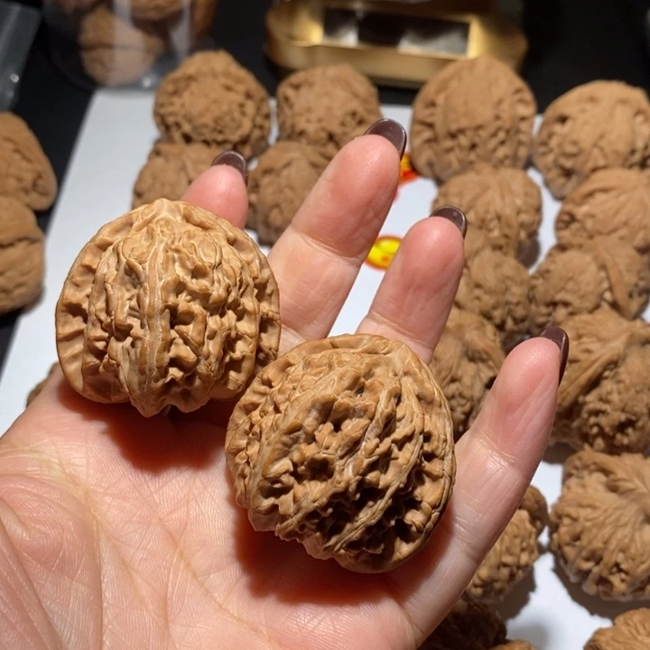 文玩核桃把件中****师三角白