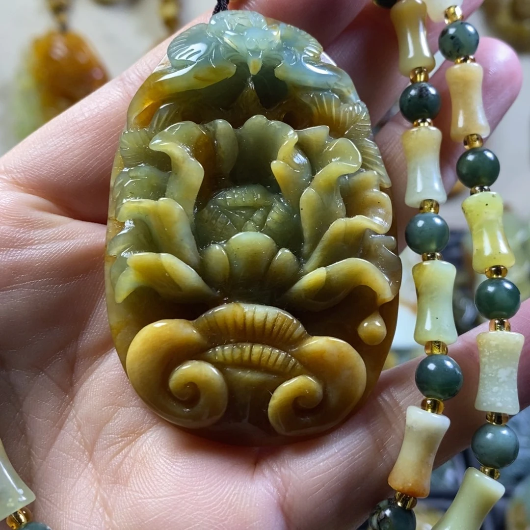 【闪购商品】岫玉颈饰未镶嵌牡丹花