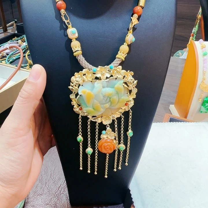 翡翠颈饰未镶嵌吊坠