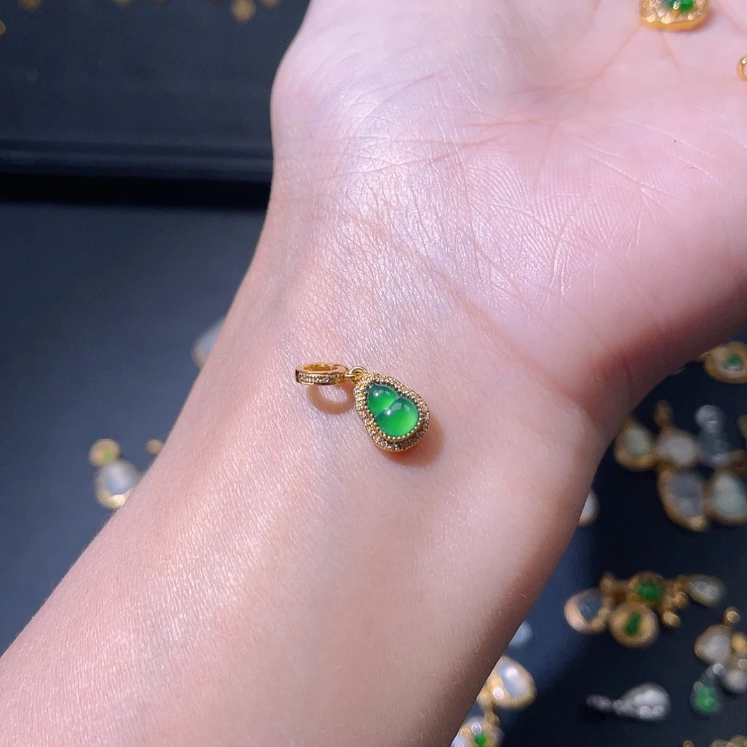 翡翠颈饰18K金镶嵌吊坠