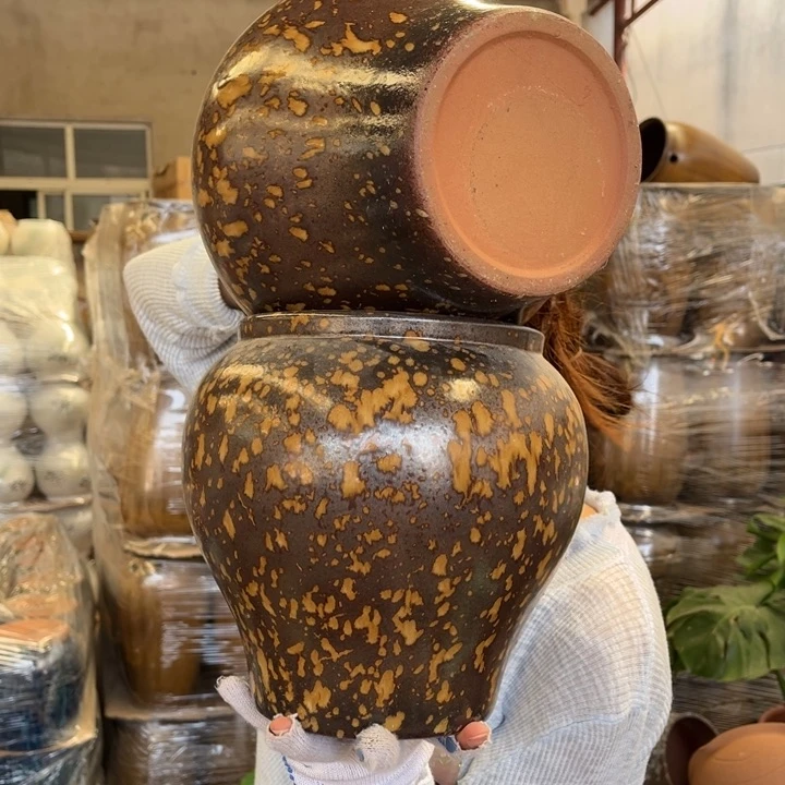 无孔 高21 口16。