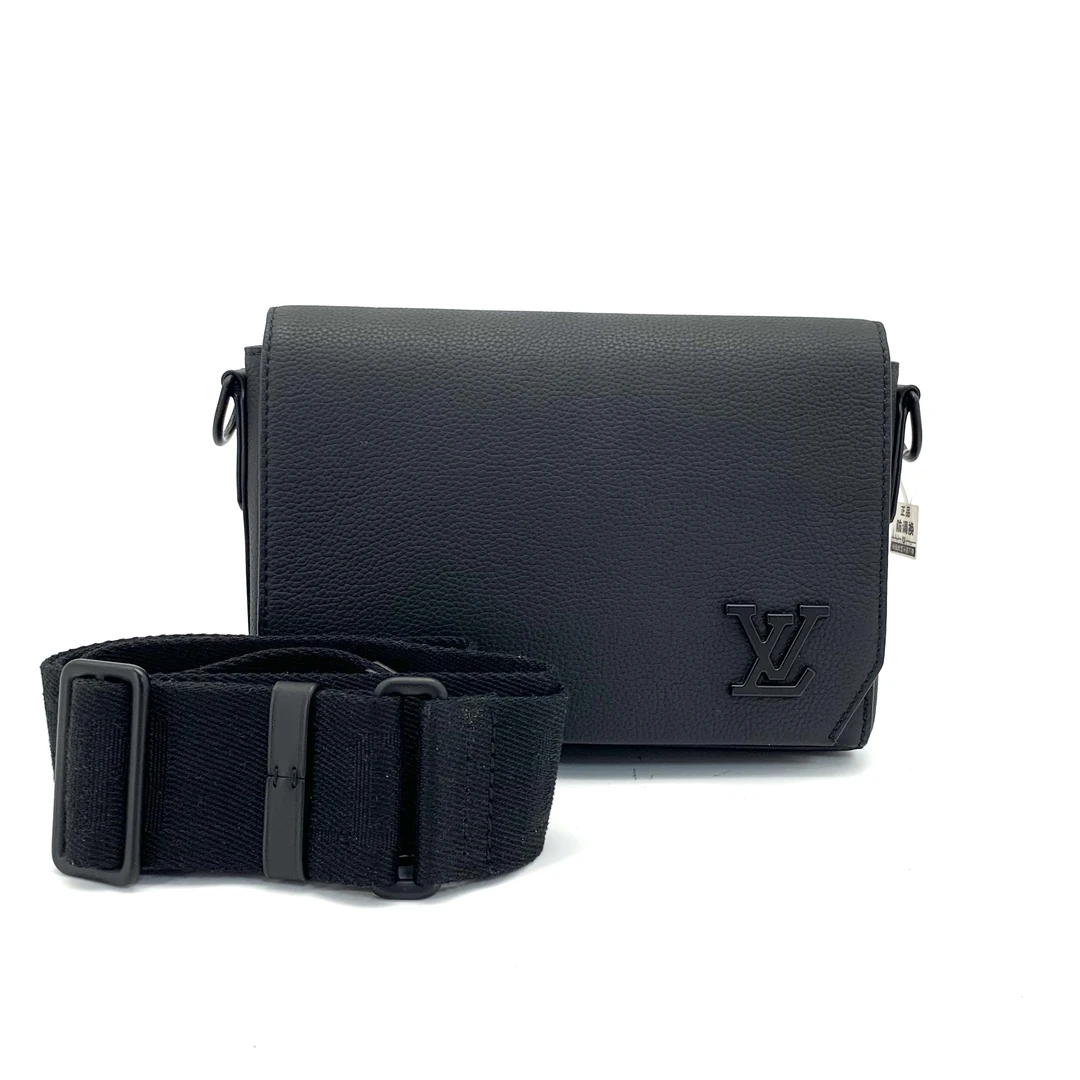 99新 LouisVuitton/路易威登 Takeoff黑色全皮翻盖小号邮差 22/16