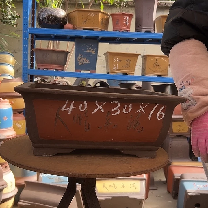 40红马槽四个花盆花盆花盆