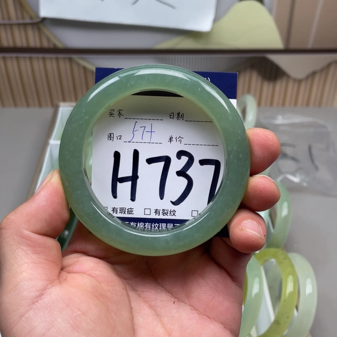 岫玉手镯手镯未镶嵌