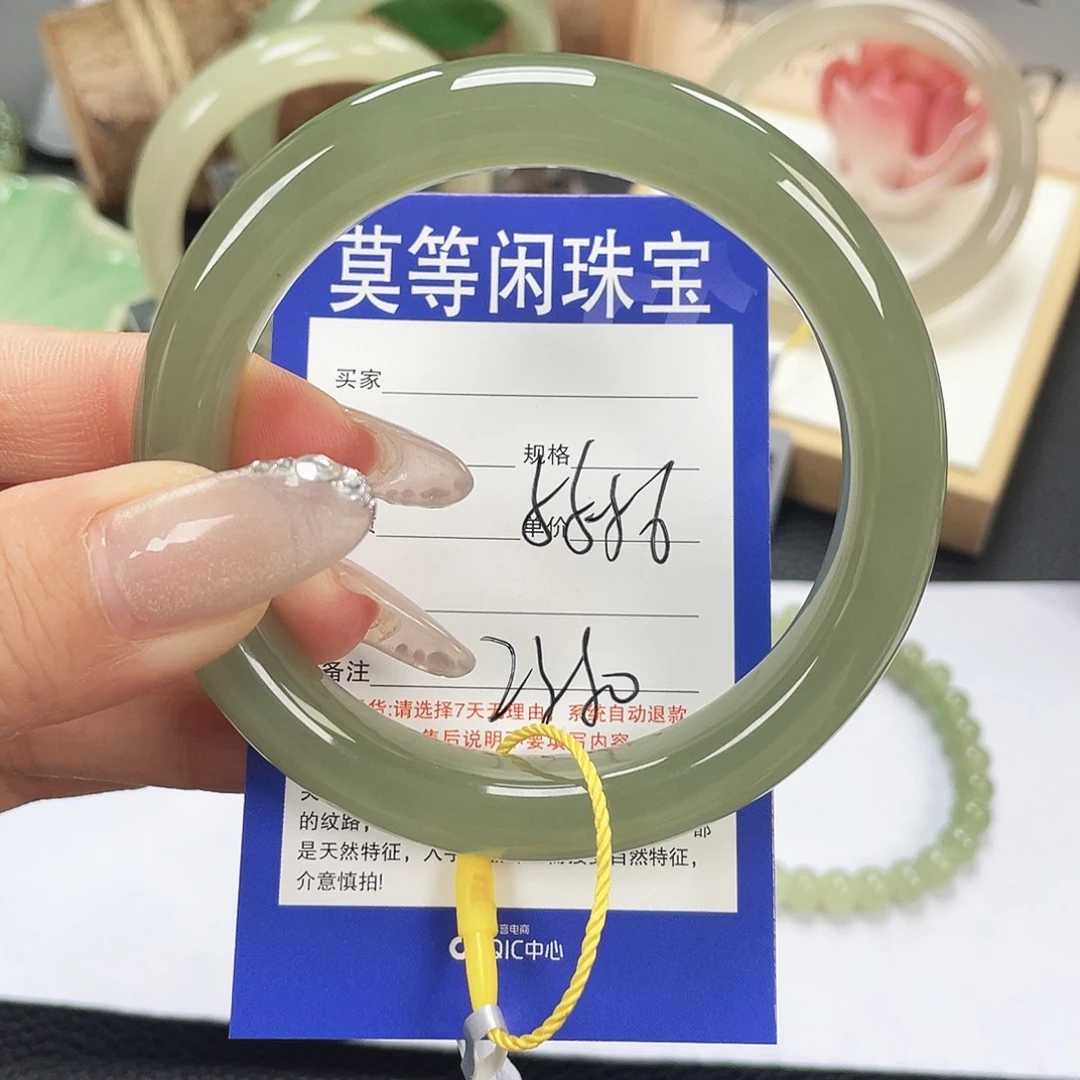 和田玉未镶嵌手镯