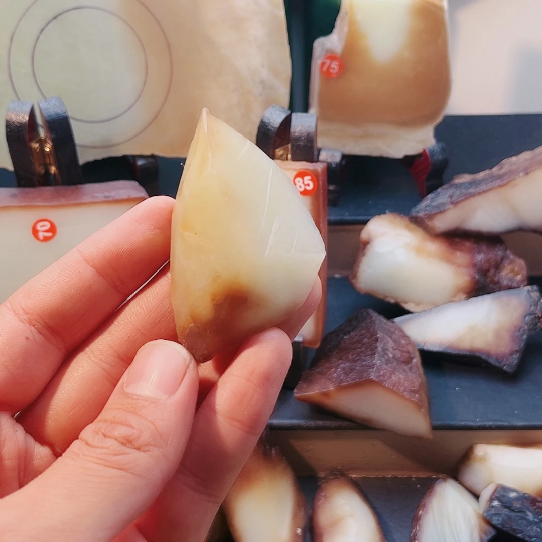 和田玉（糖玉）未镶嵌颈饰