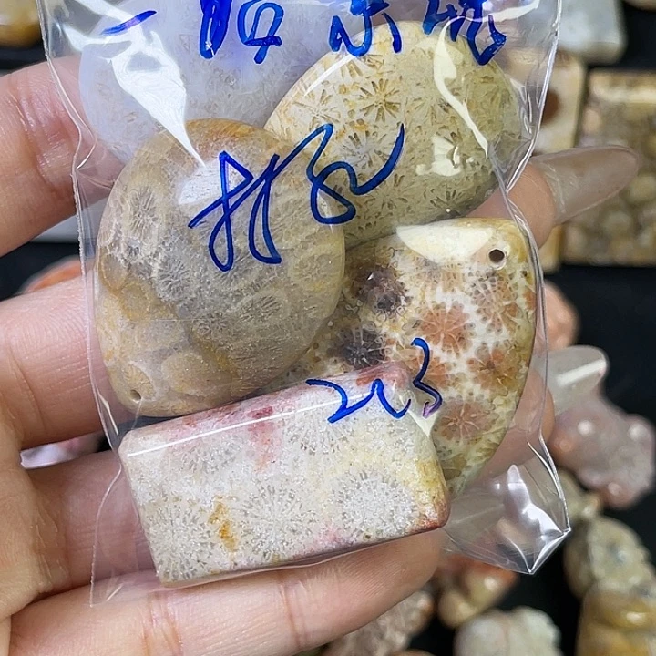 硅化珊瑚（珊瑚玉）珠宝金石合金一**花