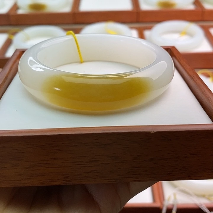 和田玉（糖玉）手镯未镶嵌