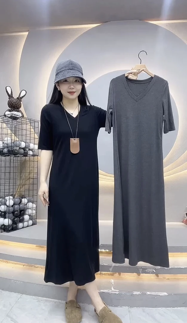 春装2025新款女大码短袖连衣裙v领打底小黑裙显瘦气质休闲长裙