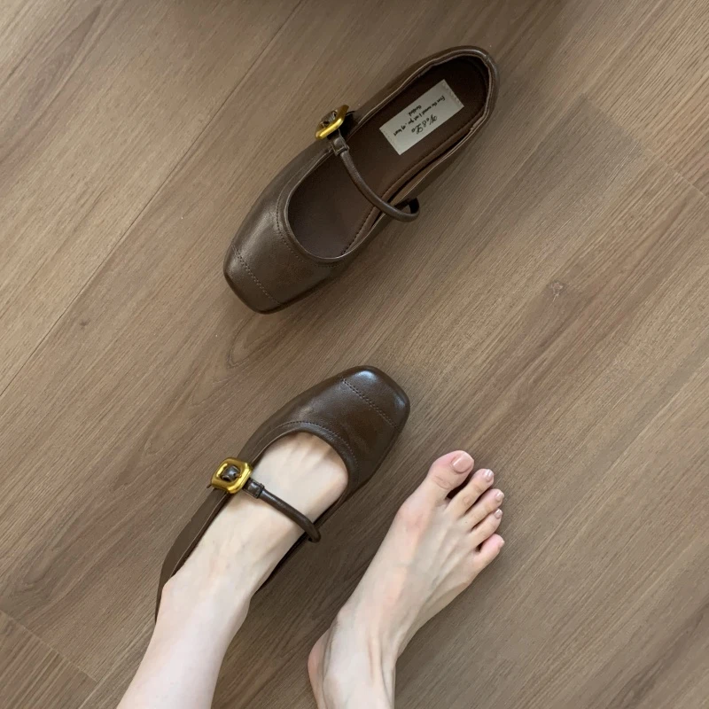 法式复古圆头浅口单鞋女2025年新款平底银色一字带玛丽珍鞋小皮鞋