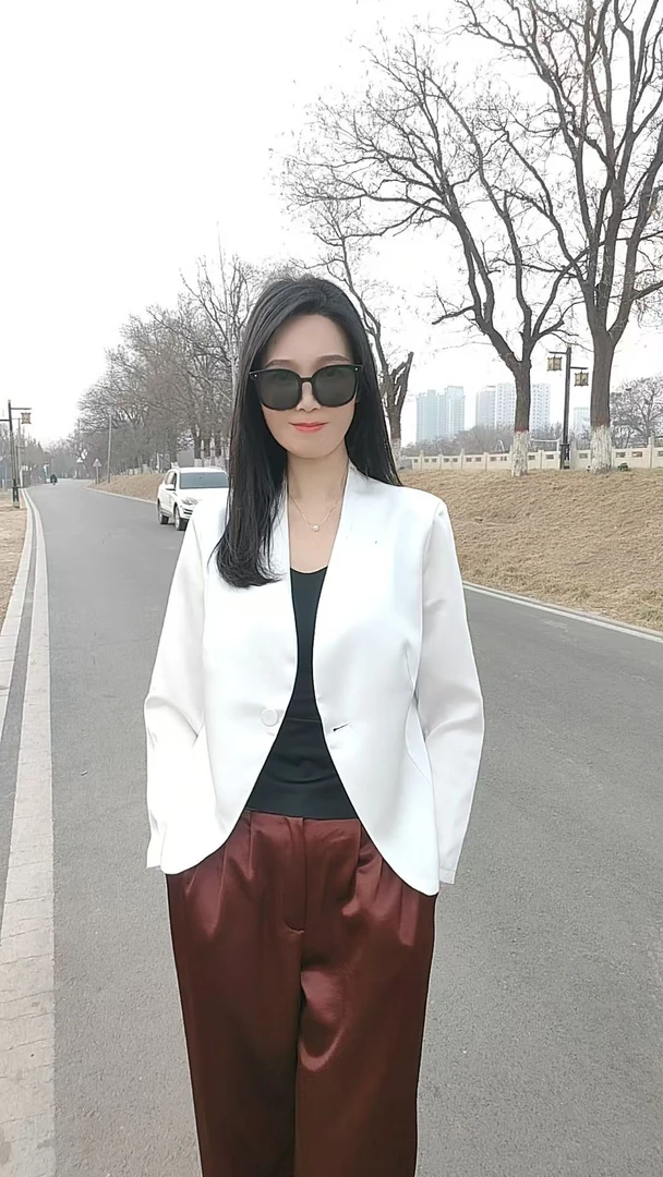 轻奢缎面西装女气质修身显瘦小西服
