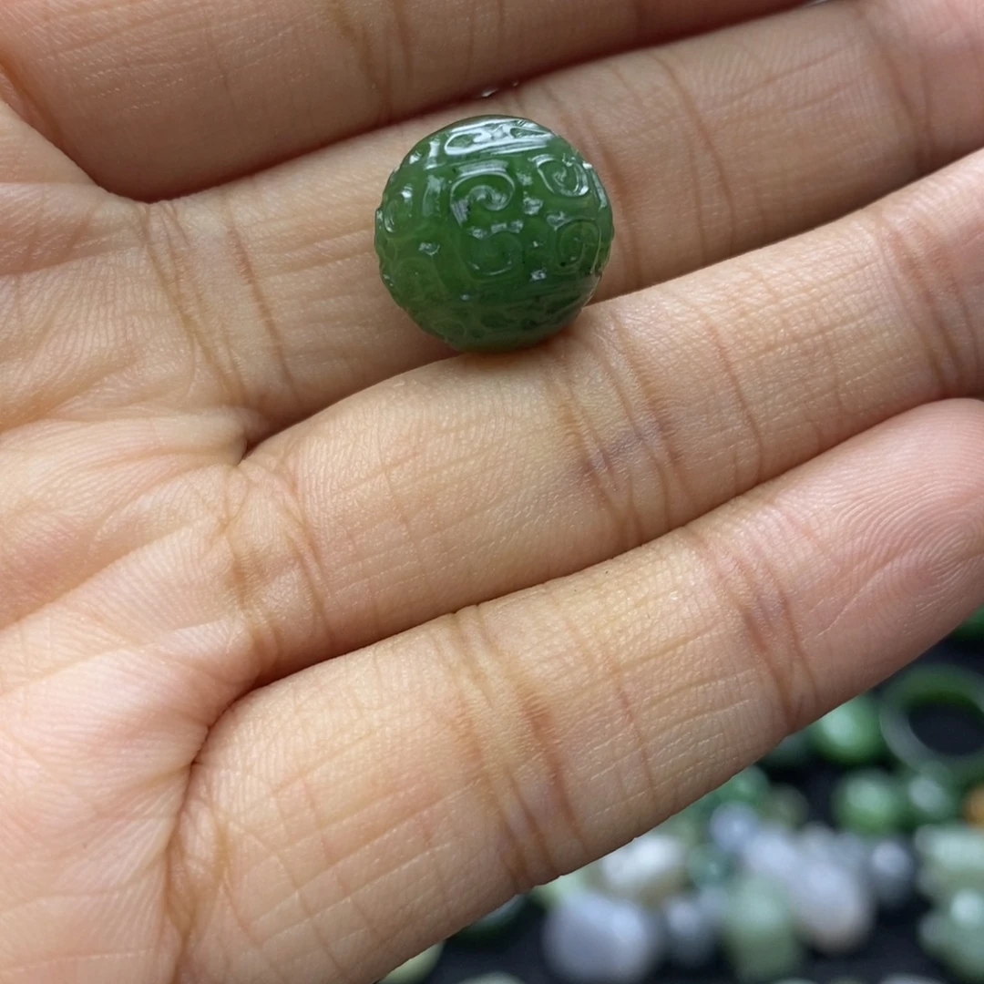 ****方和田玉未镶嵌颈饰