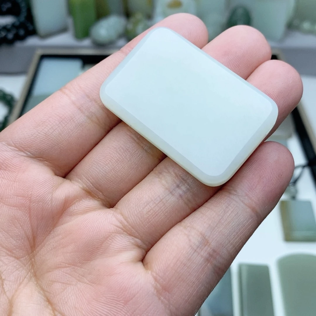 和田玉颈饰未镶嵌巷***?