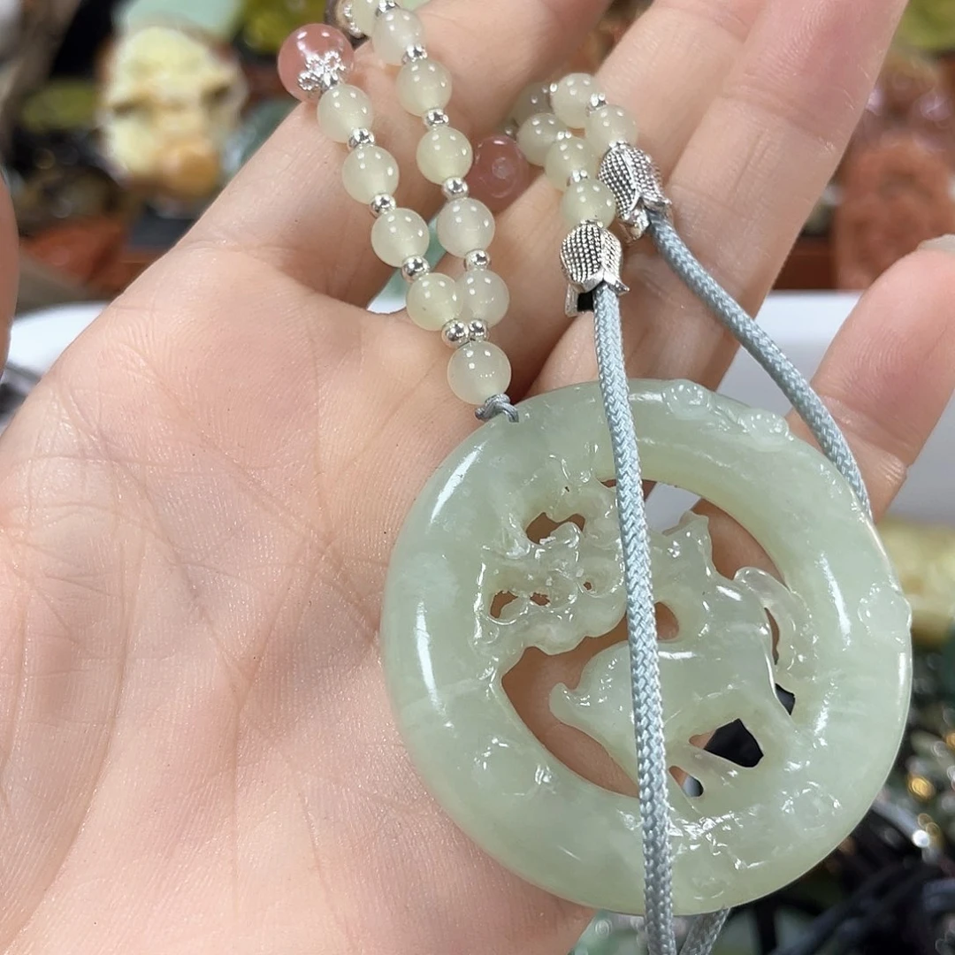 蛇纹石玉颈饰未镶嵌