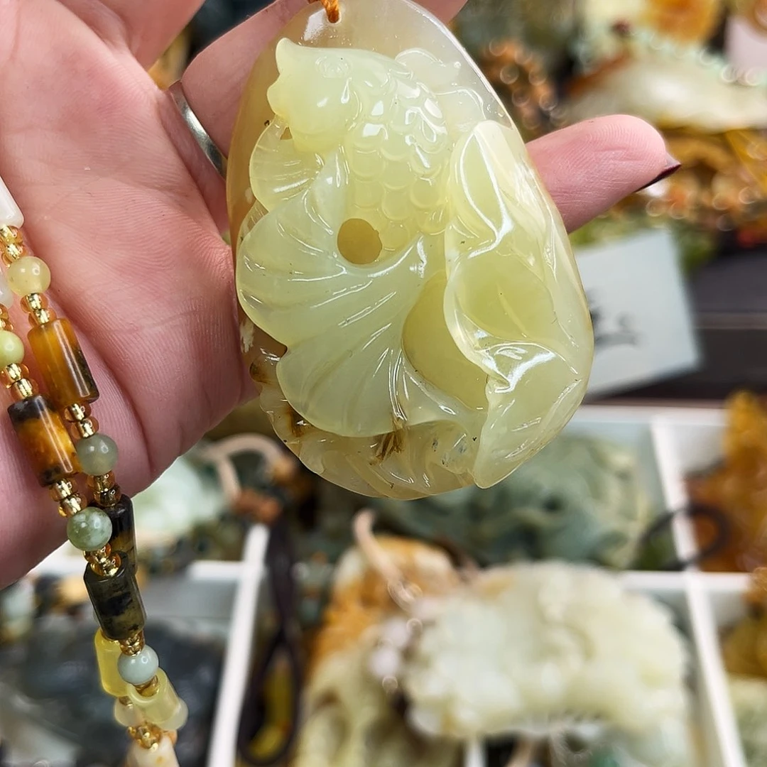 蛇纹石玉颈饰未镶嵌