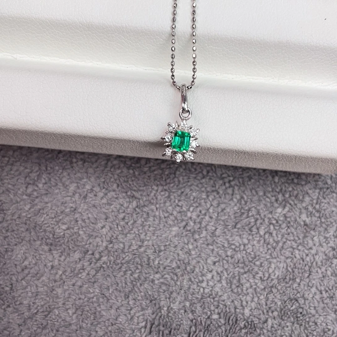 祖母绿吊坠(赠链)铂Pt850镶嵌一个