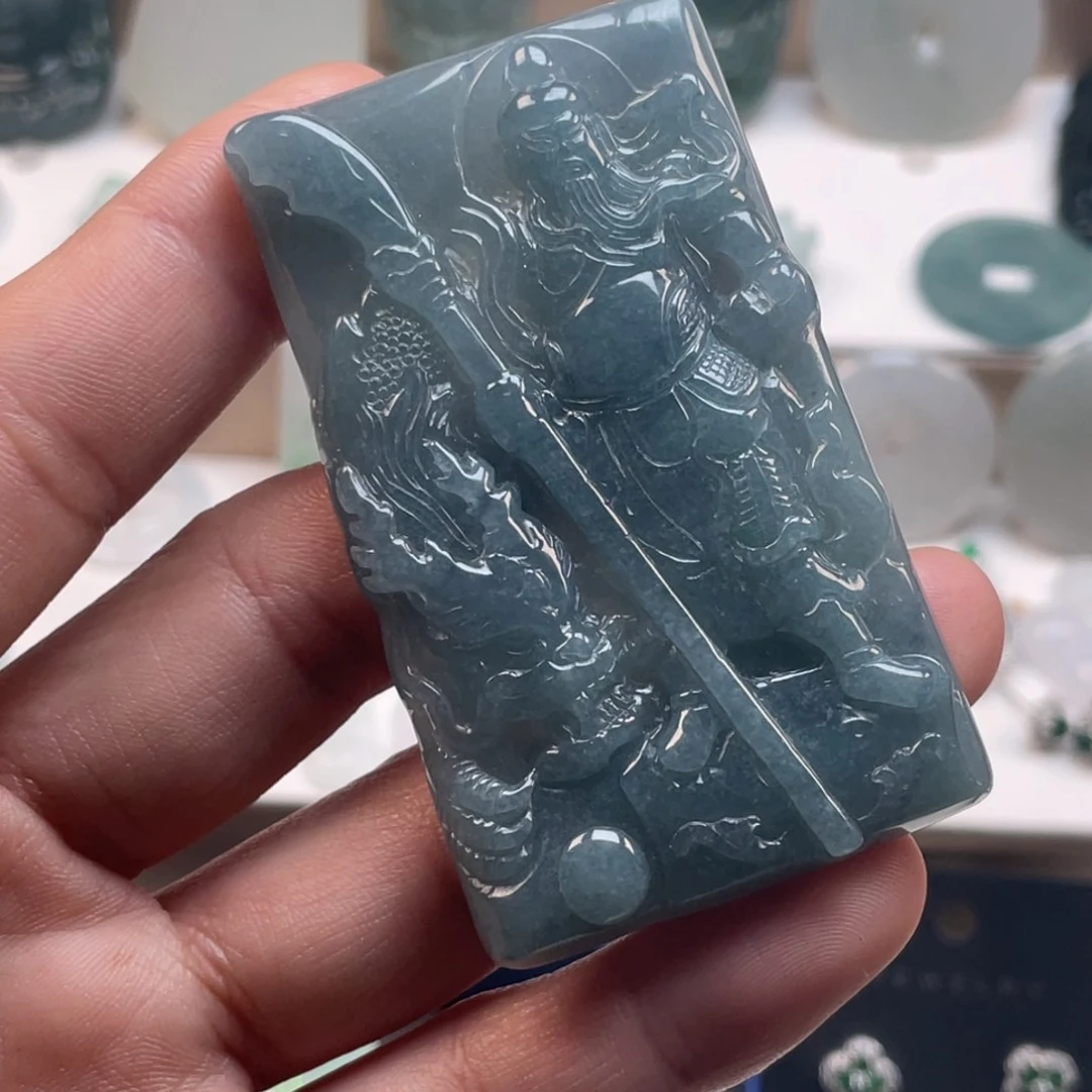 翡翠未镶嵌颈饰御龙关公