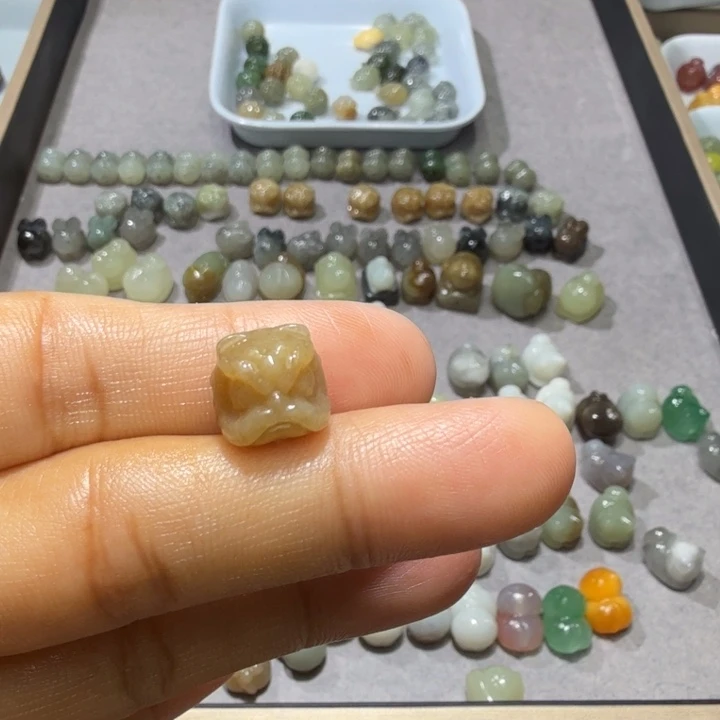 ζ****和田玉未镶嵌珠宝奇石