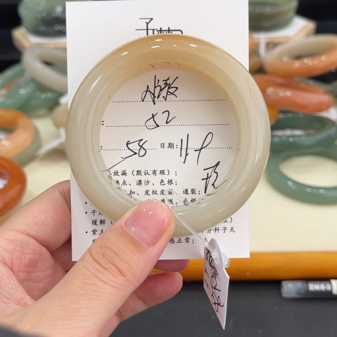 未镶嵌手镯石英质玉?****吖
