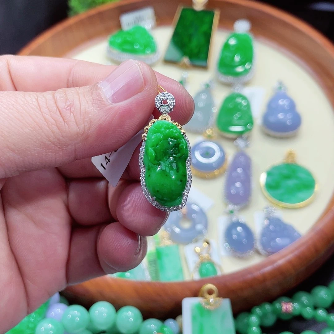 翡翠吊坠(不含链)18K金镶嵌