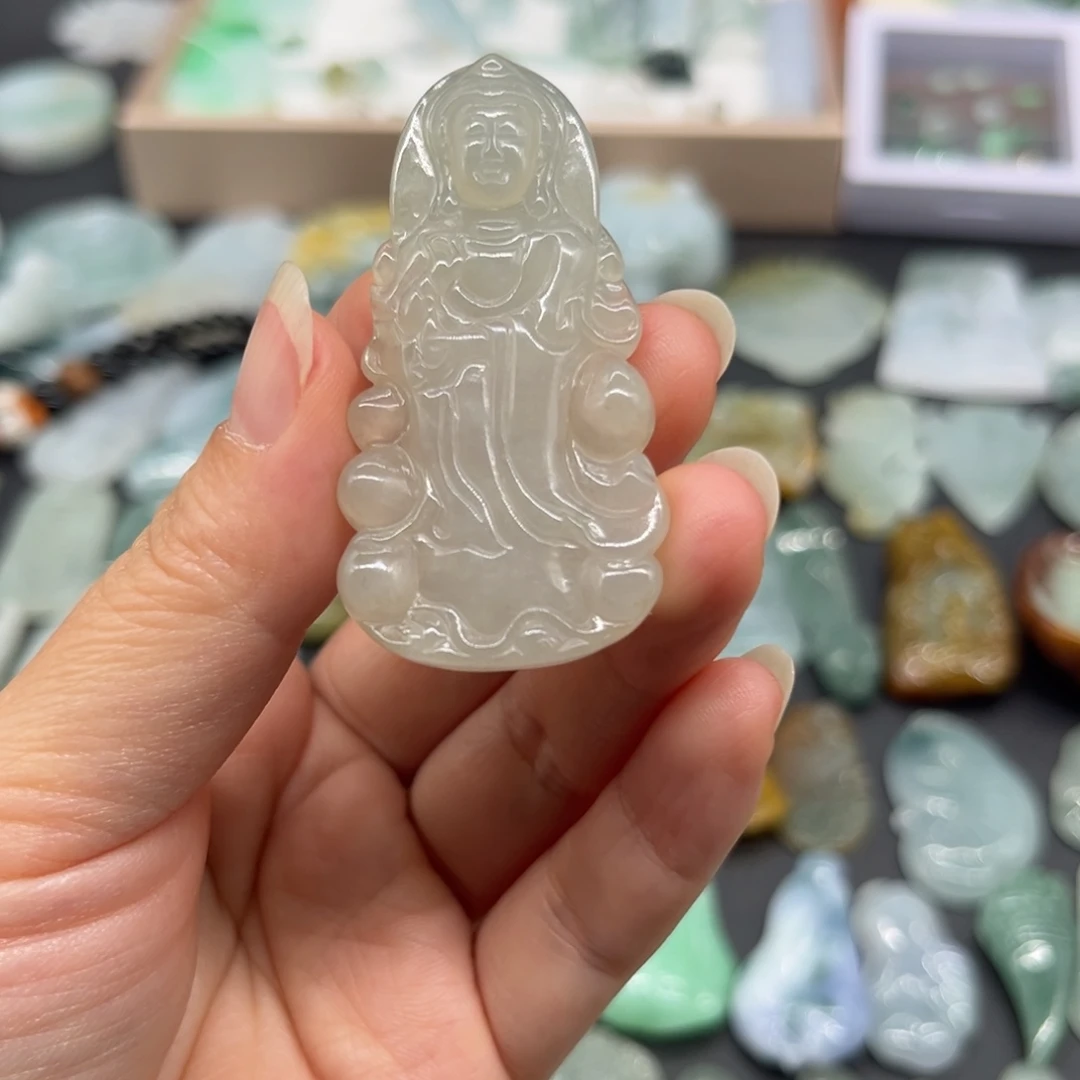 翡翠未镶嵌颈饰观音