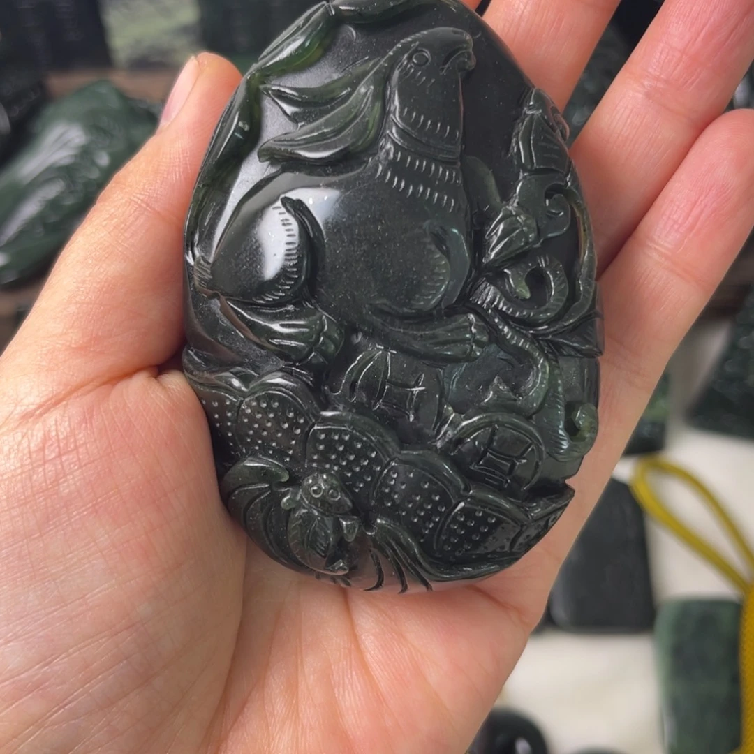 投***桐蛇纹石玉合金颈饰