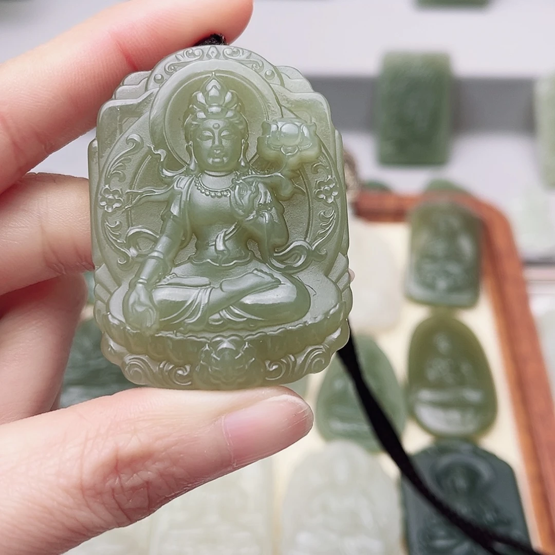 允***性和田玉未镶嵌颈饰