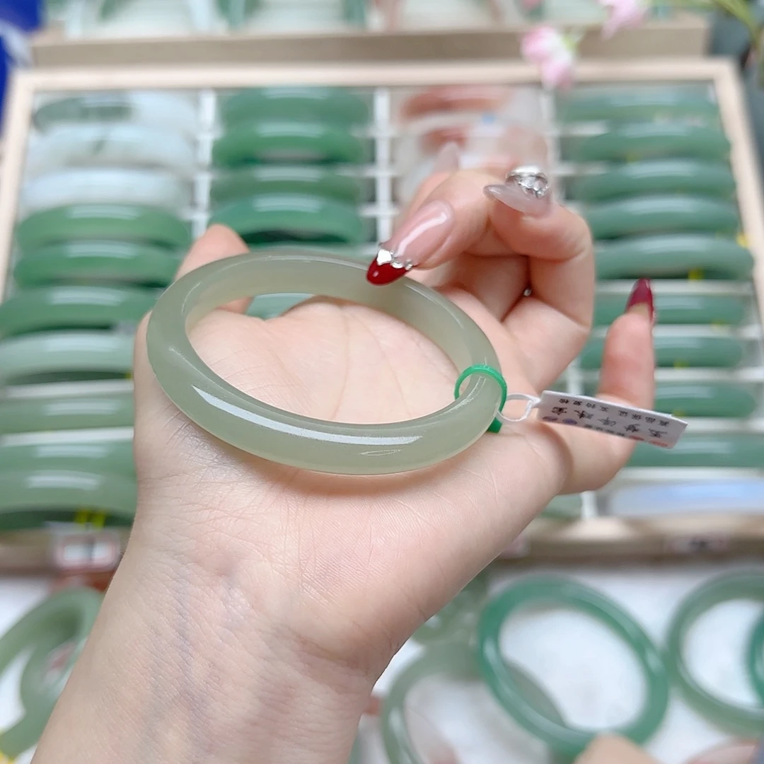 石英质玉手镯未镶嵌56口径