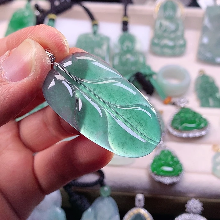 翡翠颈饰18K金镶嵌翡翠