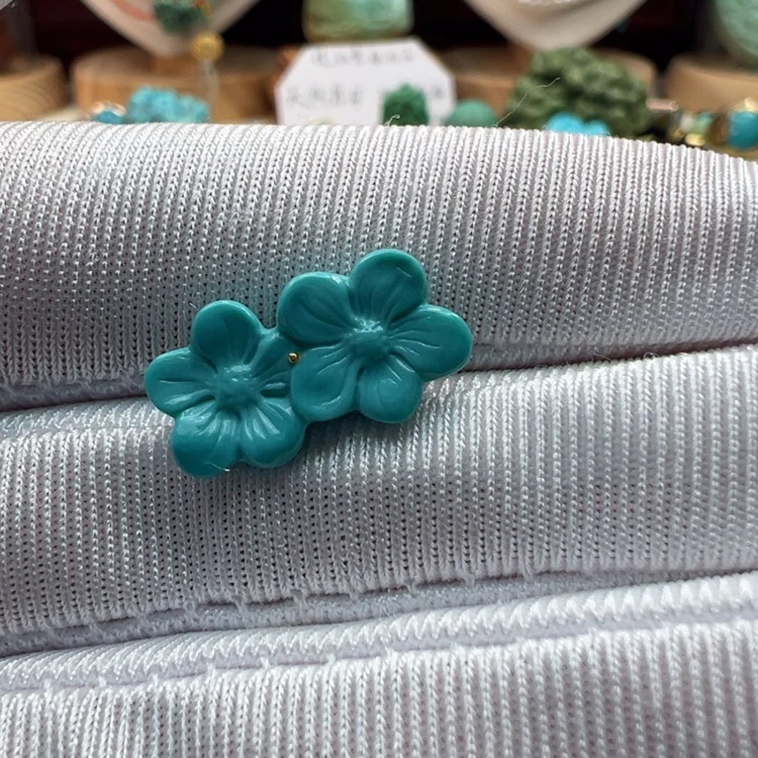 绿松石未镶嵌珠宝奇石