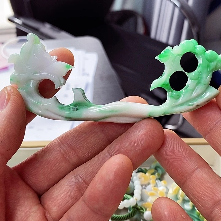 翡翠颈饰未镶嵌吊坠