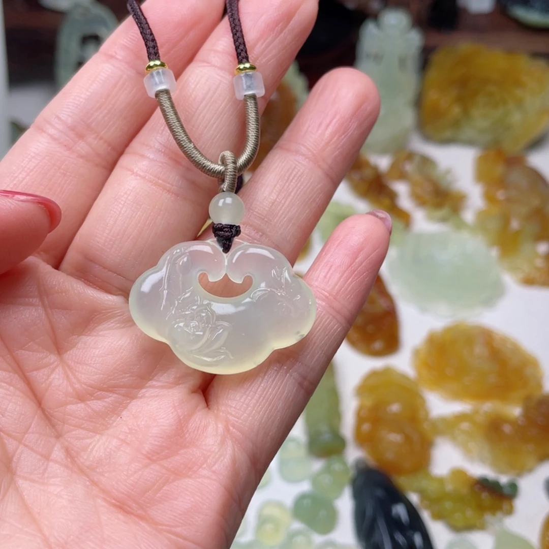 蛇纹石玉颈饰未镶嵌