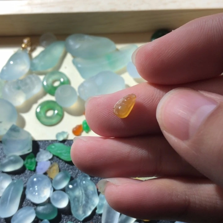 定制翡翠未镶嵌挂件